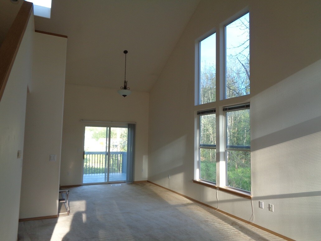 Building Photo - 17604 SW Bany Rd