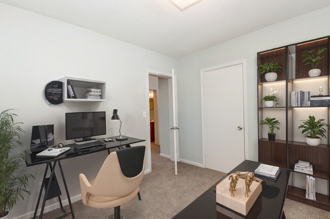 Building Photo - 1443 W 40th St