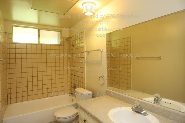 Building Photo - 414 N Clark St