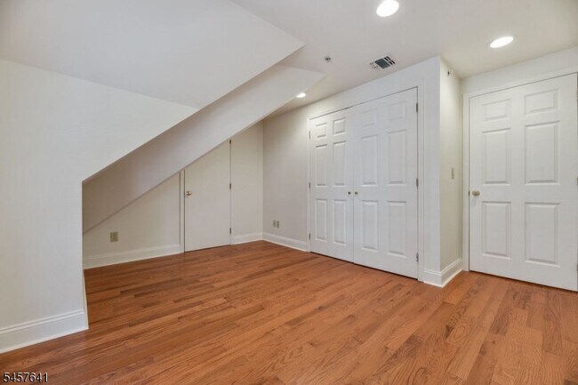 Building Photo - 55 S Fullerton Ave