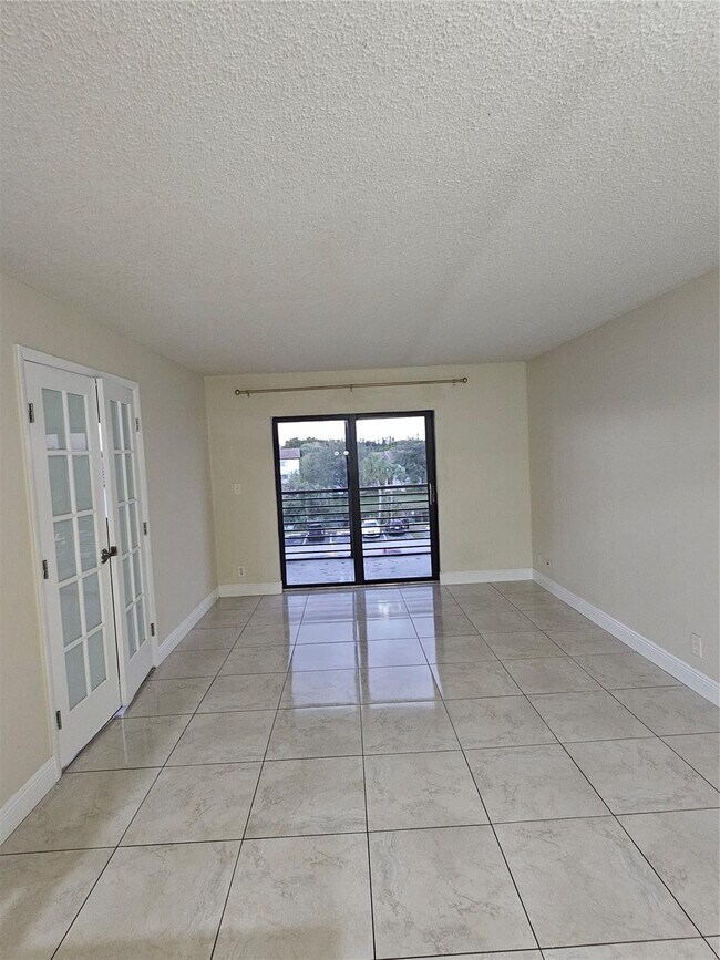 Building Photo - 3720 N Pine Island Rd