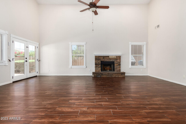 Building Photo - 1638 E Glenhaven Dr