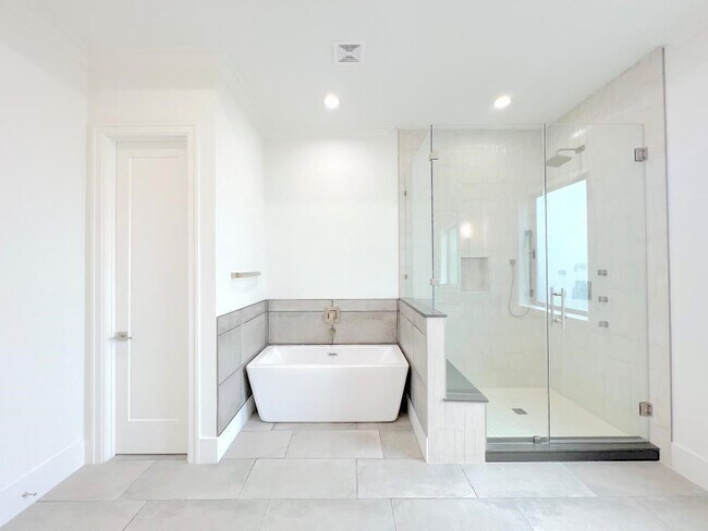 Building Photo - 2122 Blalock Rd