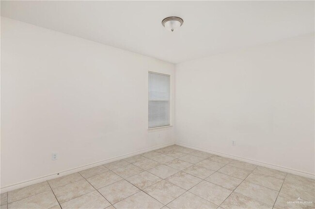 Building Photo - 19 N 26th Dr