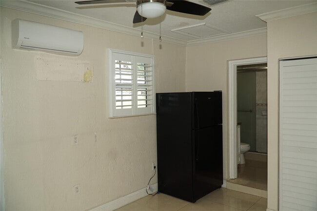 Building Photo - 3435 SW 104th Ct