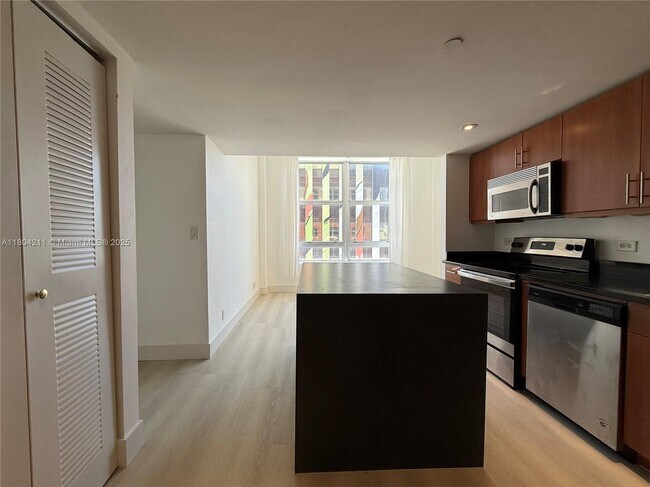 Building Photo - 111 E Flagler St