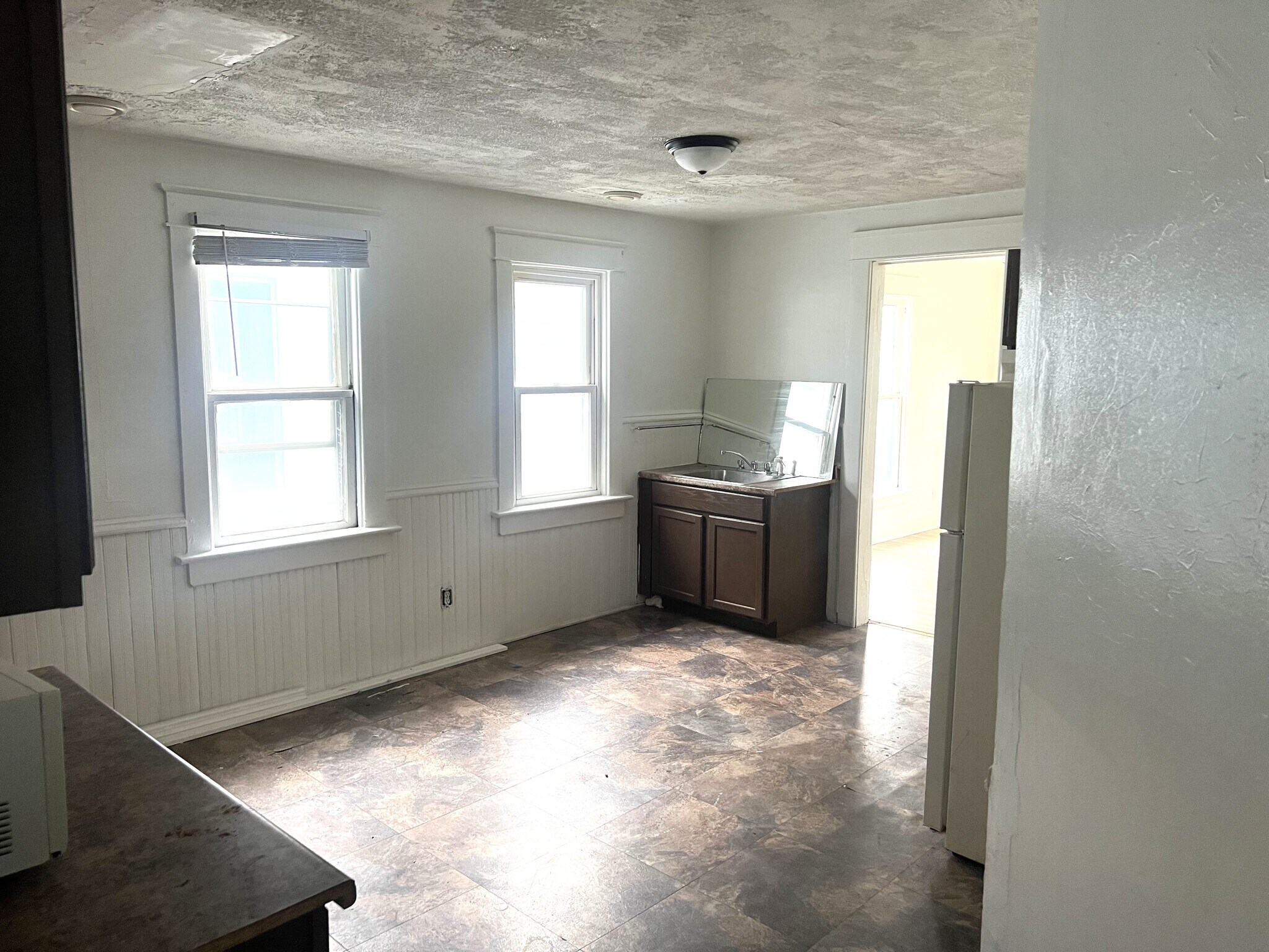 Building Photo - 516 E 22nd St