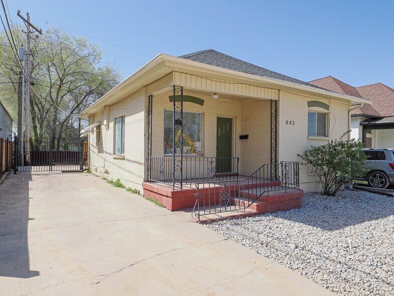 Building Photo - 843 Emeril Ave