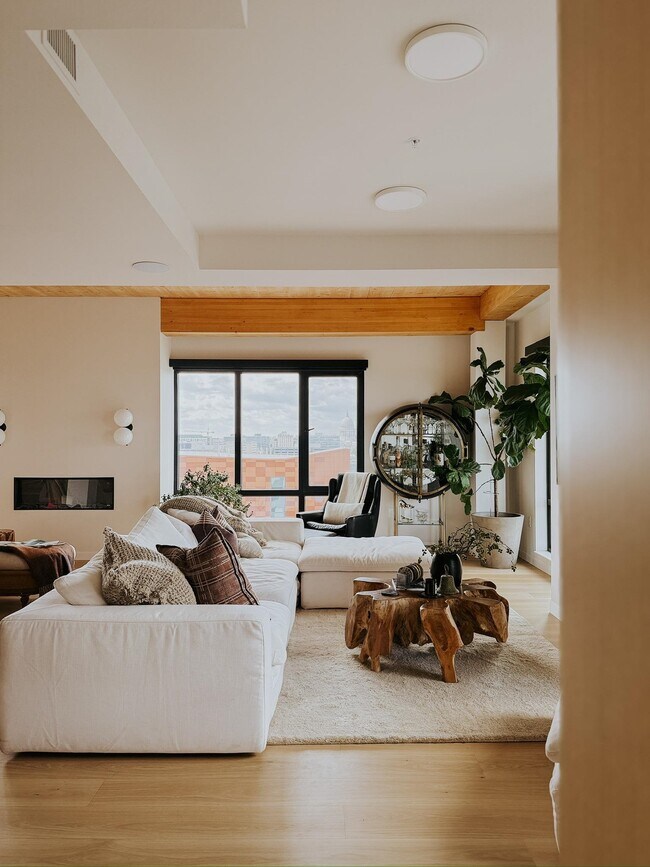 Building Photo - 10 S Paterson St