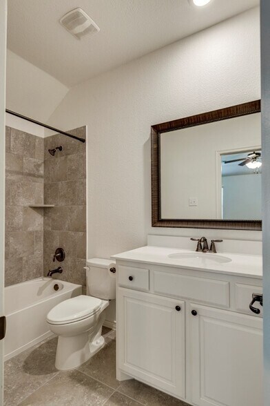 Building Photo - 3022 Maverick Dr