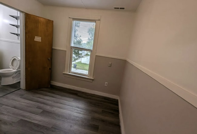 Building Photo - ?? Affordable 1BR/1BA Apartment – Pet Friendly with Shared Yard