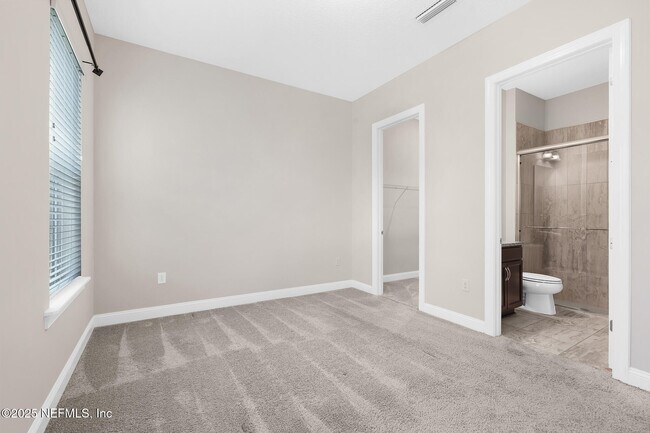 Building Photo - 233 Morning Mist Ln