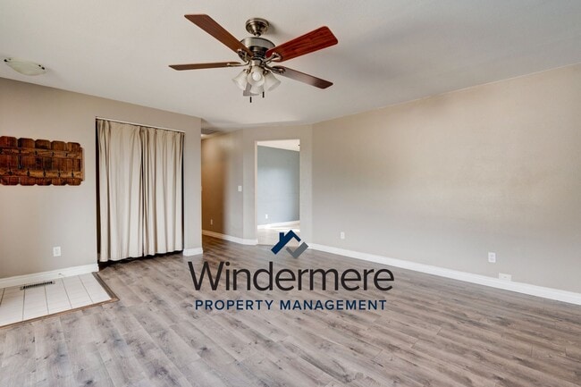 Building Photo - 3 Bedroom/2 Bath with garage home (Pet Neg...
