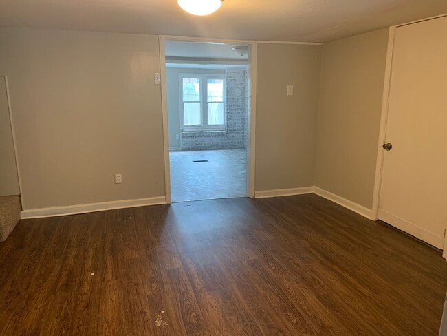 Building Photo - 3 bedroom 1.5 bathroom located in Carlisle...