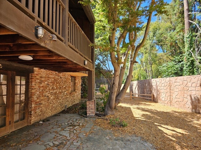 Building Photo - Coming Soon....Stunning 1 Bed 2 Bath Nagle...