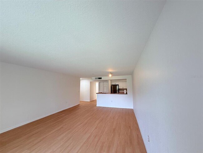 Building Photo - 13917 Fairway Island Dr