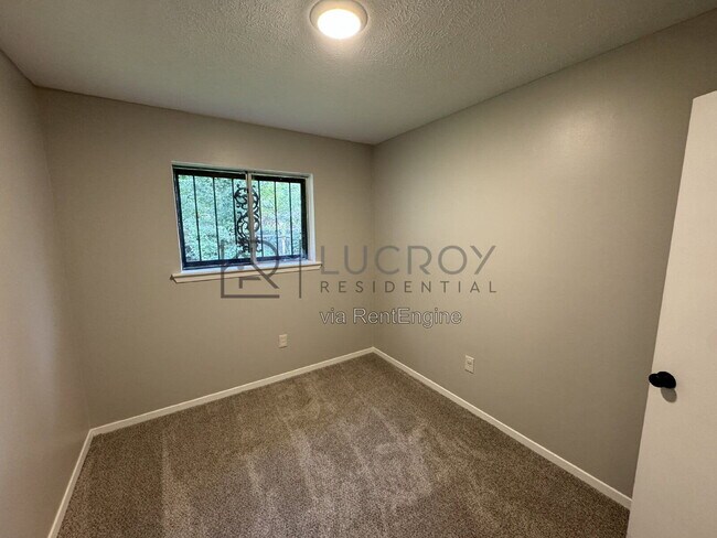 Building Photo - 327 Grover Cleveland Cir