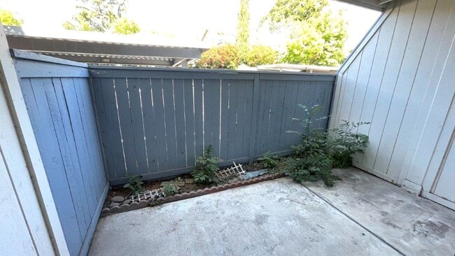 Building Photo - Pacheco Nice 2 bedroom 2 bath condo w/ com...