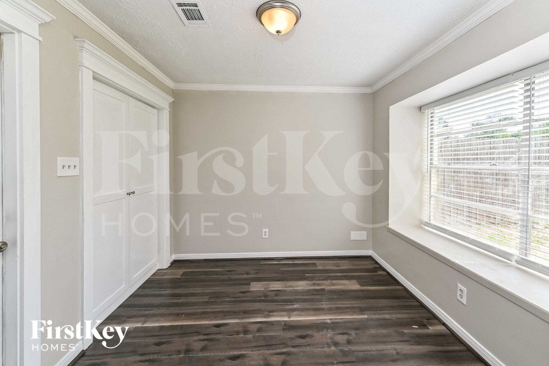 Building Photo - 9702 Desert Flower Ln