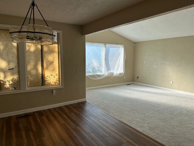 Building Photo - For Rent – Coming soon!!! Newly Renovated ...