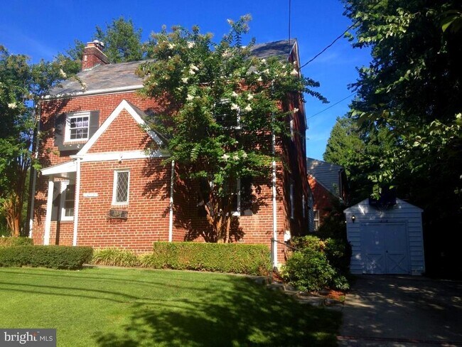 Building Photo - 10118 Cedar Ln