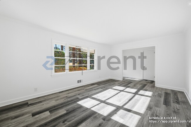 Building Photo - 2968 Sylvan Ramble Rd NE