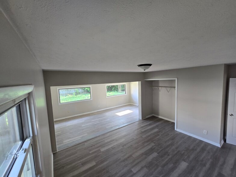 Building Photo - 7431 Sabre Ave