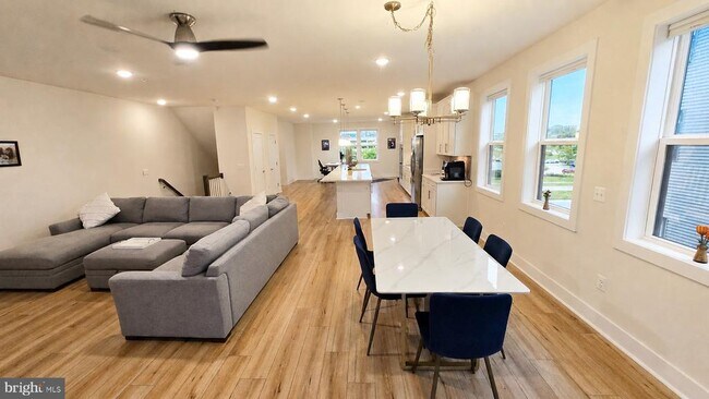 Building Photo - 44768 Tiverton Sq