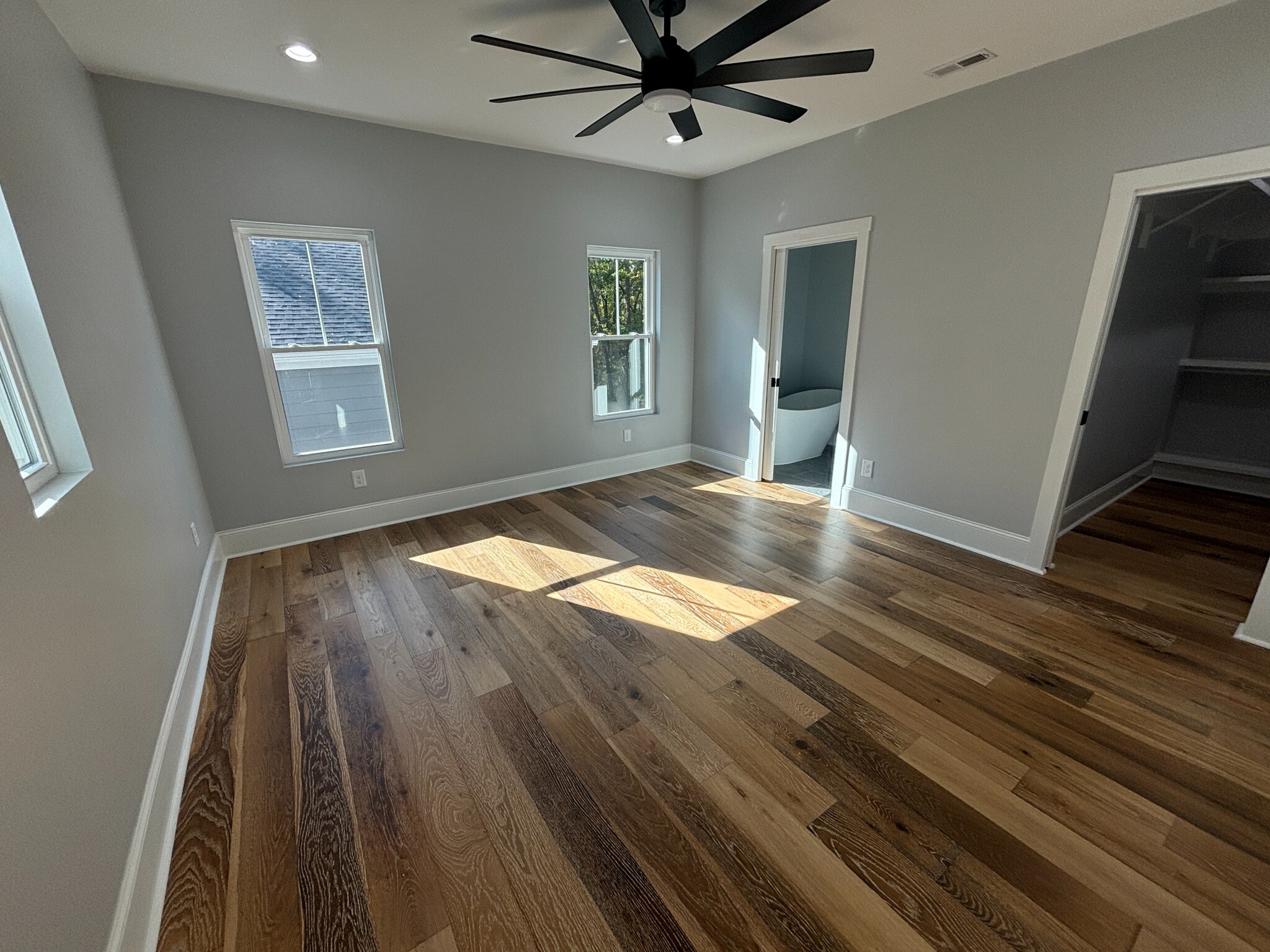 Building Photo - Room in House on Booker Ave