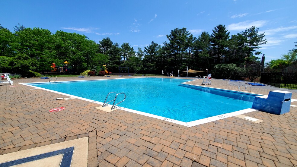 Building Photo - 14 Cerone Ct