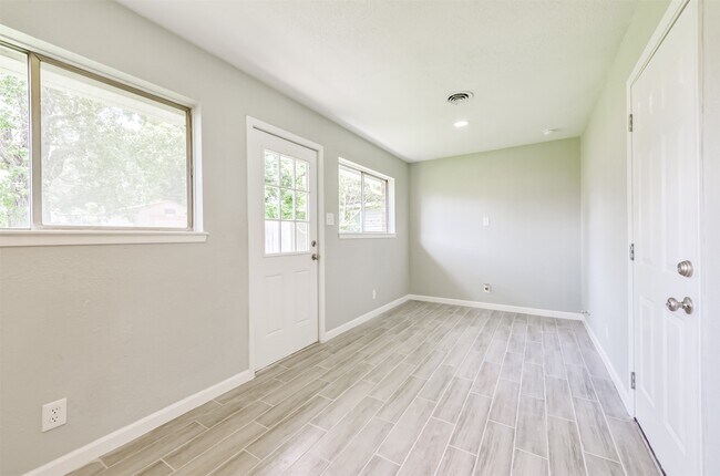 Building Photo - 9631 Bundy Ln