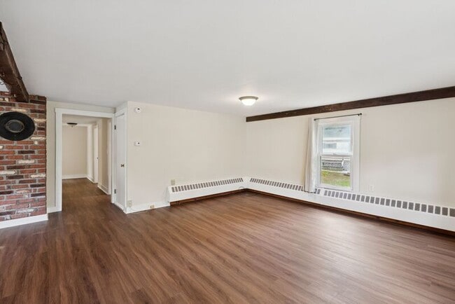 Building Photo - 84 Pine Hill Rd N