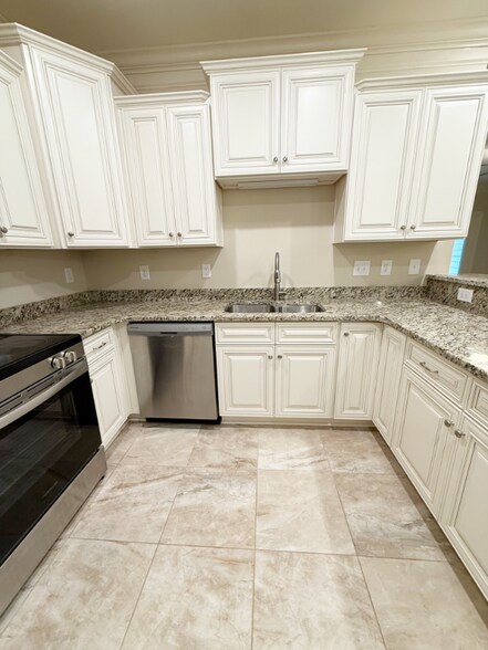 Building Photo - 81 Delray Dr