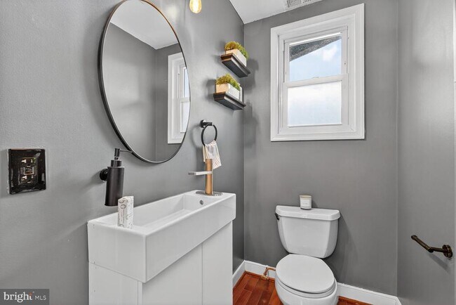 Building Photo - 4822 5th St NW