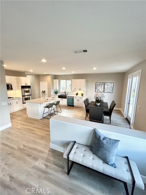 Building Photo - 13640 Silver Stirrup Dr