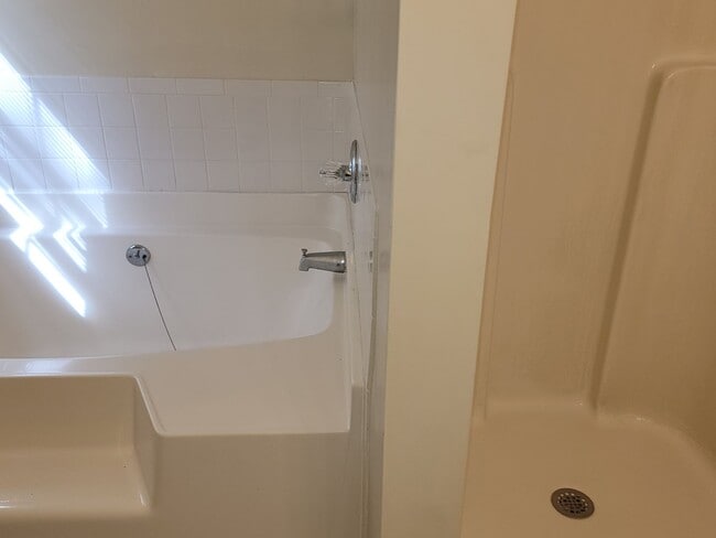 Building Photo - Great In-Law Suite Property - Master on Up...