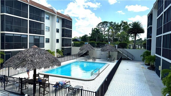 Building Photo - Top-Floor 2/2 Condo in Prime Bonita Locati...