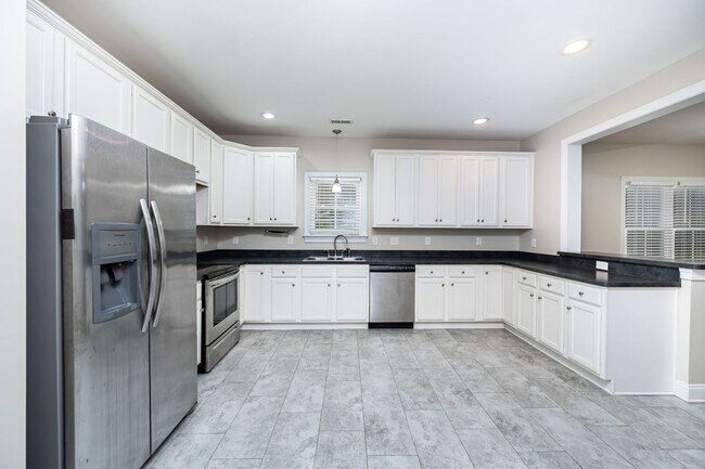 Building Photo - Spacious Home Move In Ready Downtown RVA