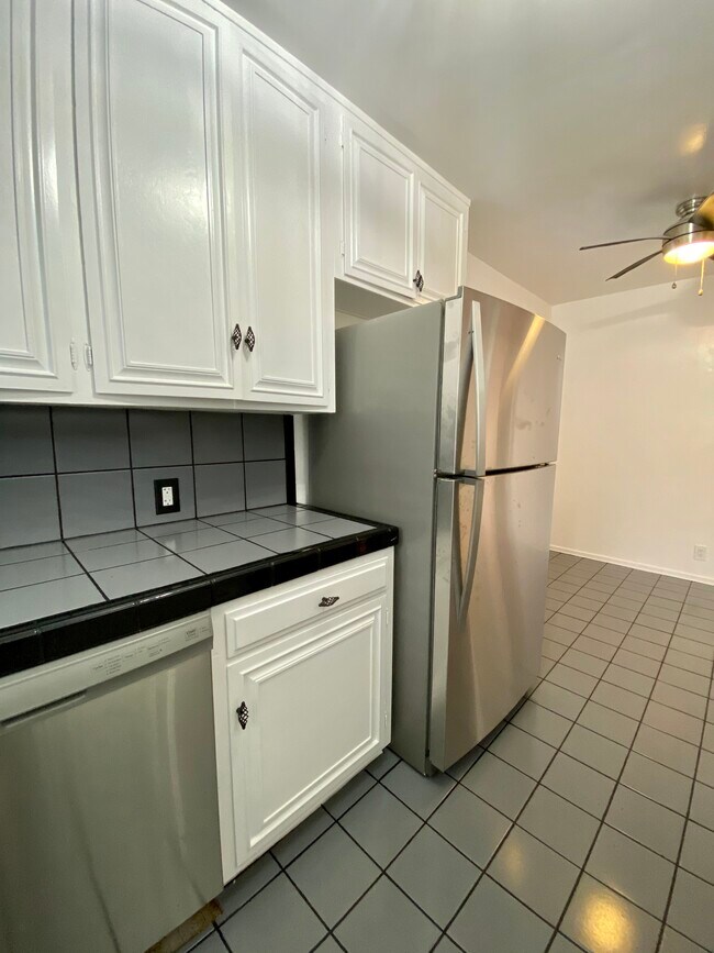 Kitchen - 20 20th Ave