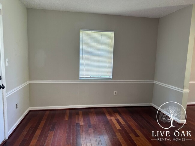 Building Photo - 200 Sequoia Cir