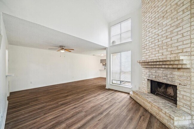 Building Photo - 5779 Easthampton Dr