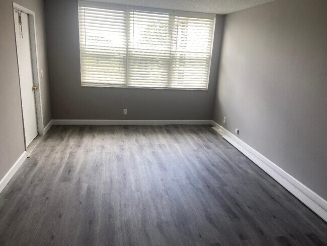 Building Photo - 9461 Evergreen Pl