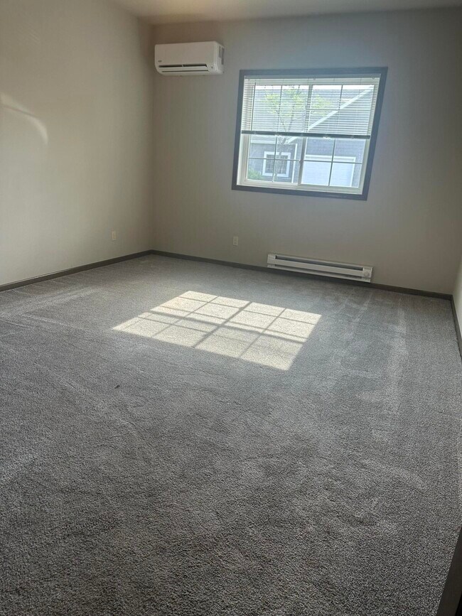 Building Photo - 1325 Hagar St