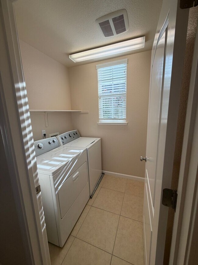 Building Photo - 9026 Crescenda Ln