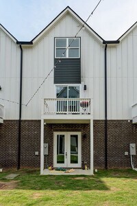 Building Photo - 5692 Sofias Cir