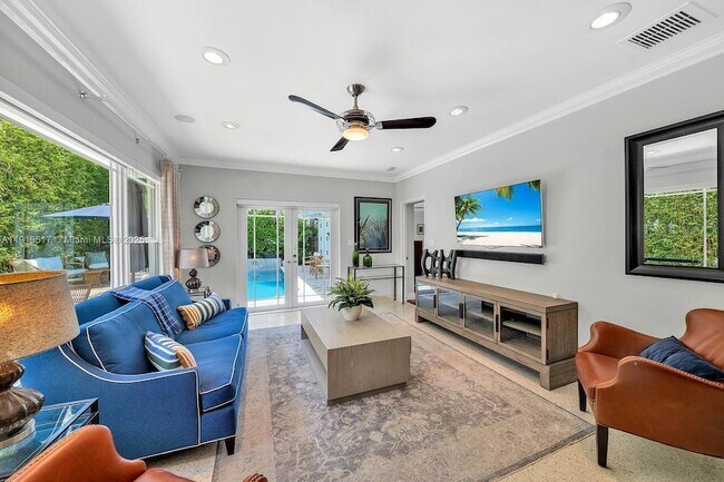 Building Photo - 5915 La Gorce Dr