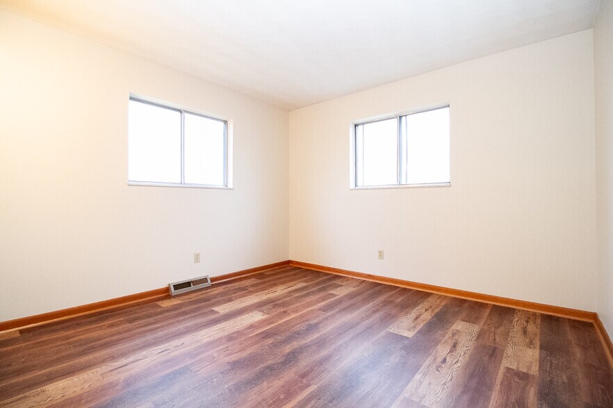 Building Photo - 2954 Carskaddon Ave