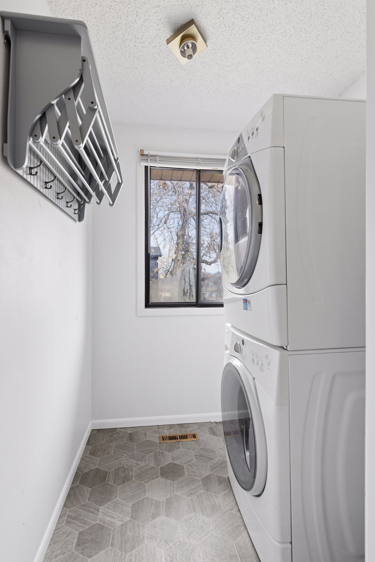 Building Photo - 3620 Independence Ave S