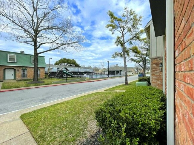 Building Photo - 11002 Hammerly Blvd
