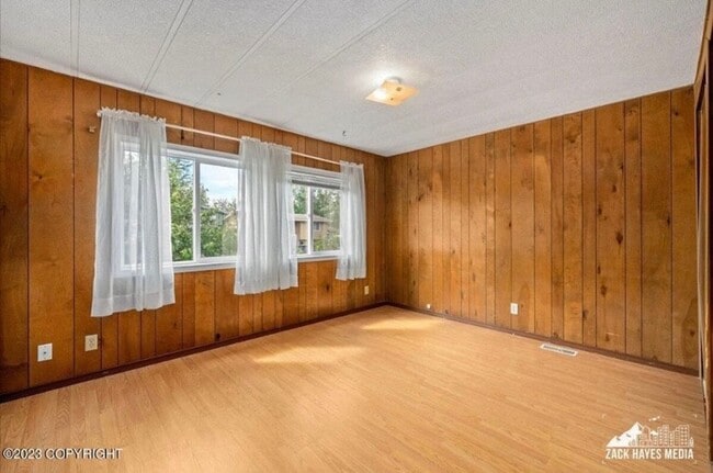 Building Photo - Rare Find! Spacious East Anchorage Home wi...